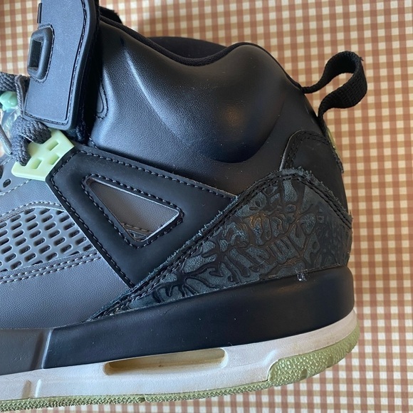 YOUTH Nike Air Jordan Spizike GS Black Mint Foam Dark Grey White shoes.Size 9.5 - Picture 3 of 16